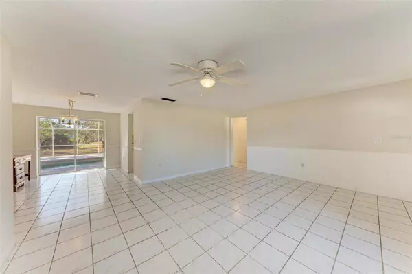 Sarasota, FL 34243,8004 ESTATES DR