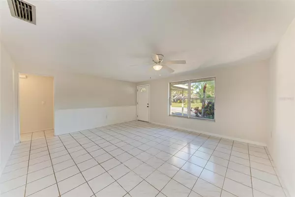 Sarasota, FL 34243,8004 ESTATES DR