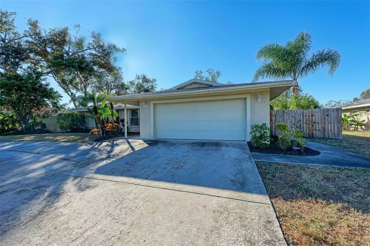 Sarasota, FL 34243,8004 ESTATES DR