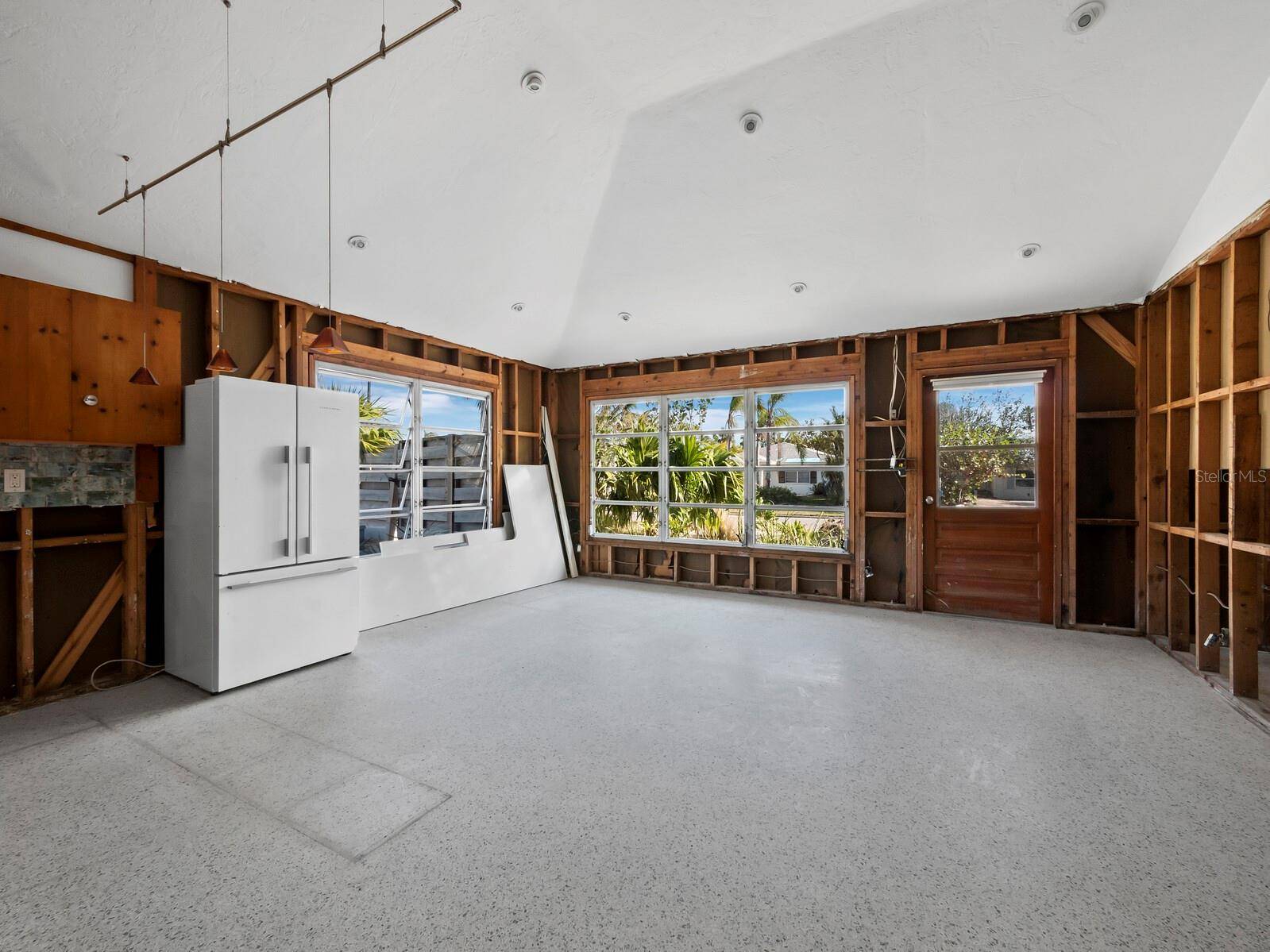 Longboat Key, FL 34228,711 RUSSELL ST
