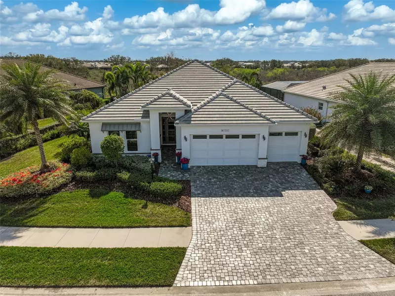 8261 GRANDE SHORES DR, Sarasota, FL 34240