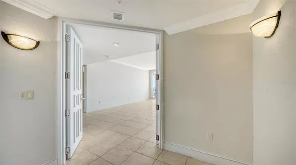 Longboat Key, FL 34228,3010 GRAND BAY BLVD #493