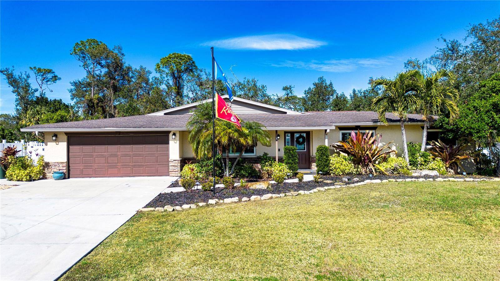 4517 N LAKE DR, Sarasota, FL 34232