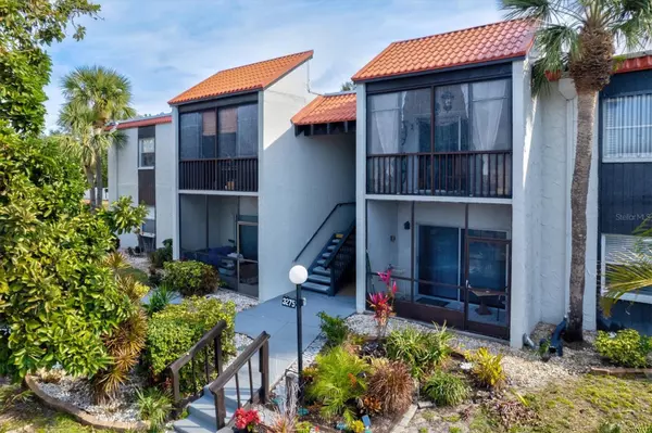 3275 BENEVA RD #104, Sarasota, FL 34232