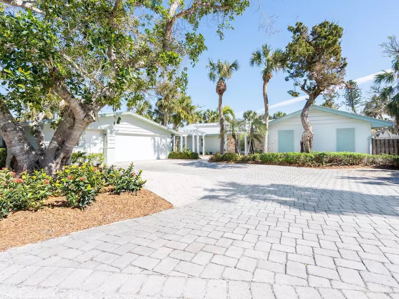 18 N CASEY KEY RD, Osprey, FL 34229