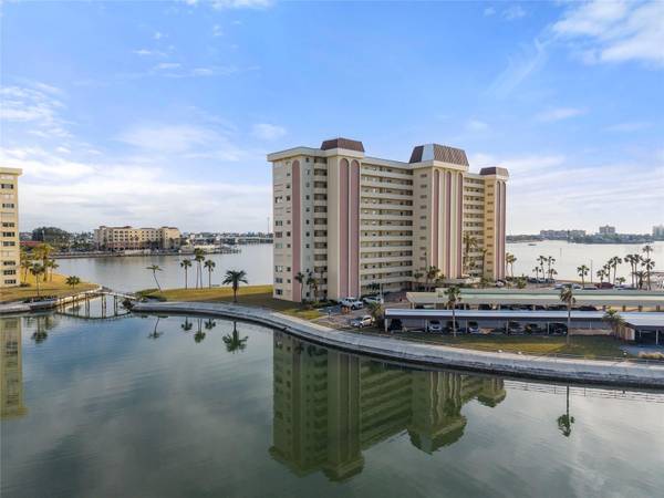 4775 COVE CIR #202,  St Petersburg,  FL 33708
