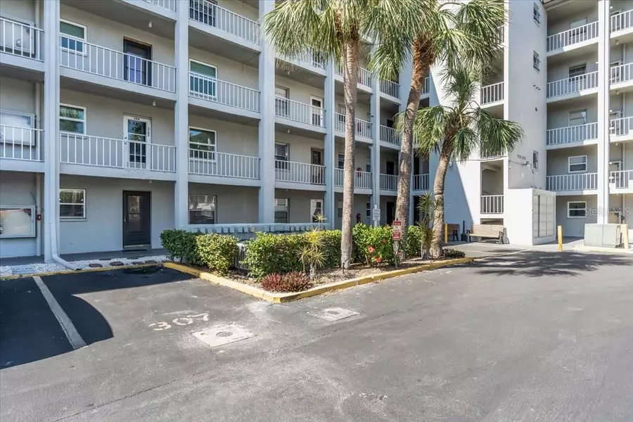 3050 LAKE BAYSHORE DR #O-108, Bradenton, FL 34205