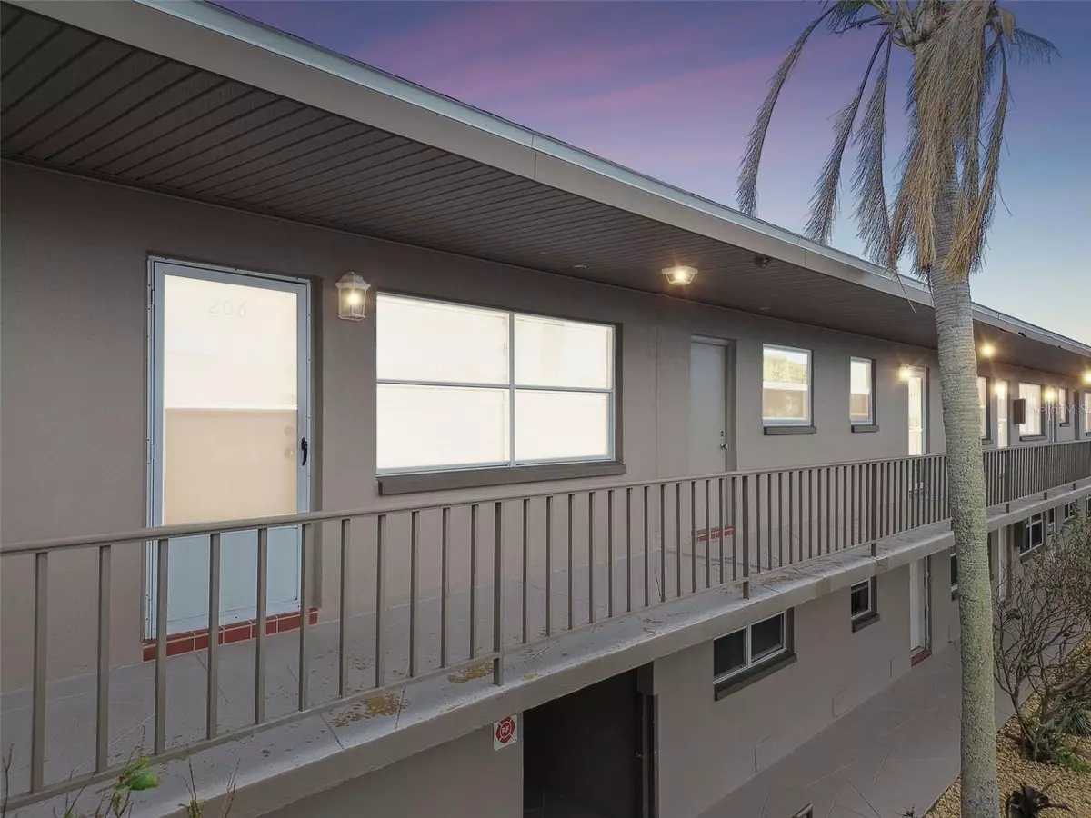 Dunedin, FL 34698,2 CAUSEWAY BLVD #206