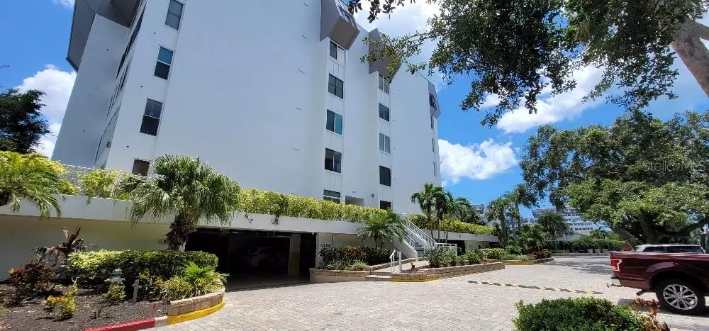 1200 E PEPPERTREE LN #305, Sarasota, FL 34242