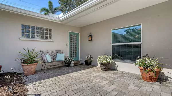 Sarasota, FL 34239,3530 FLORES AVE
