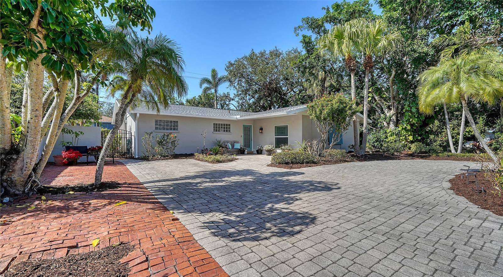 Sarasota, FL 34239,3530 FLORES AVE