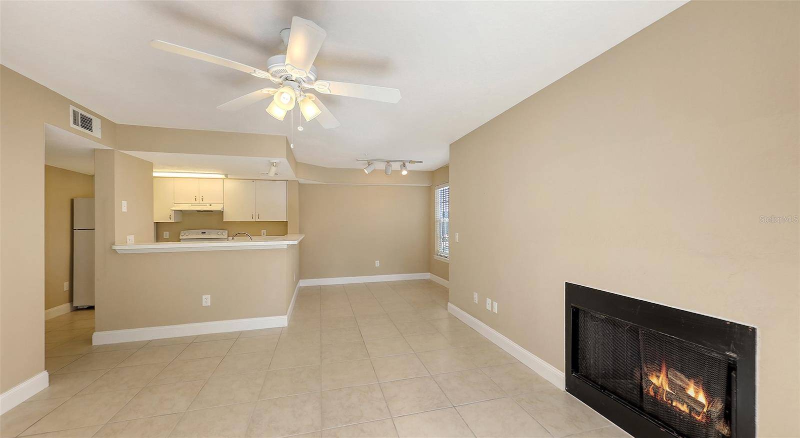 Sarasota, FL 34236,850 S TAMIAMI TRL #301