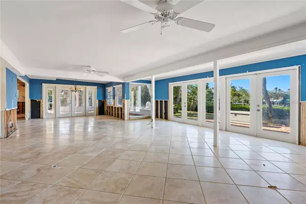 Sarasota, FL 34242,1221 S BASIN LN