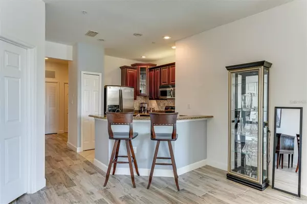 Sarasota, FL 34243,3450 PARKRIDGE CIR #204