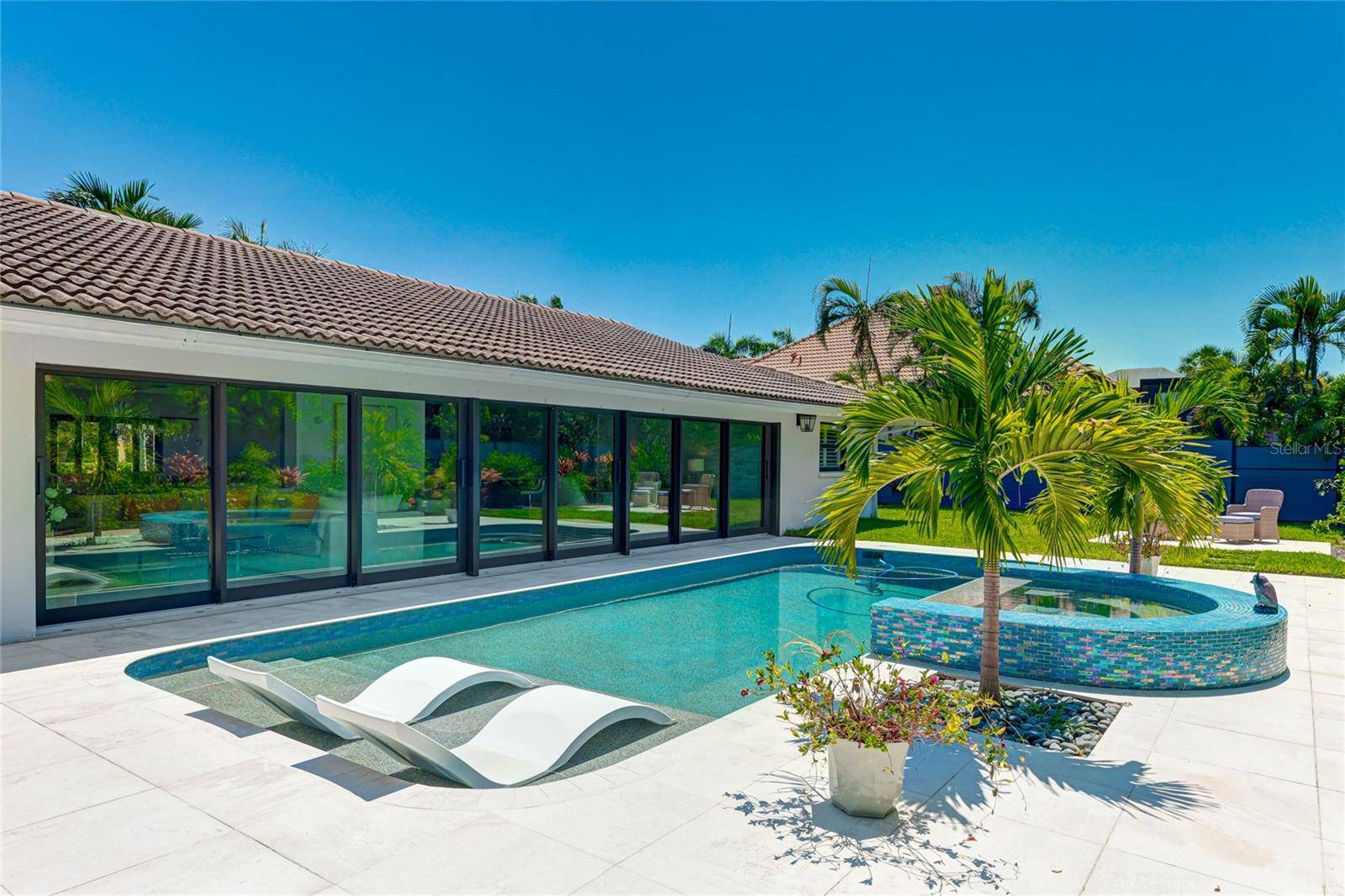 Sarasota, FL 34236,526 BIRD KEY DR