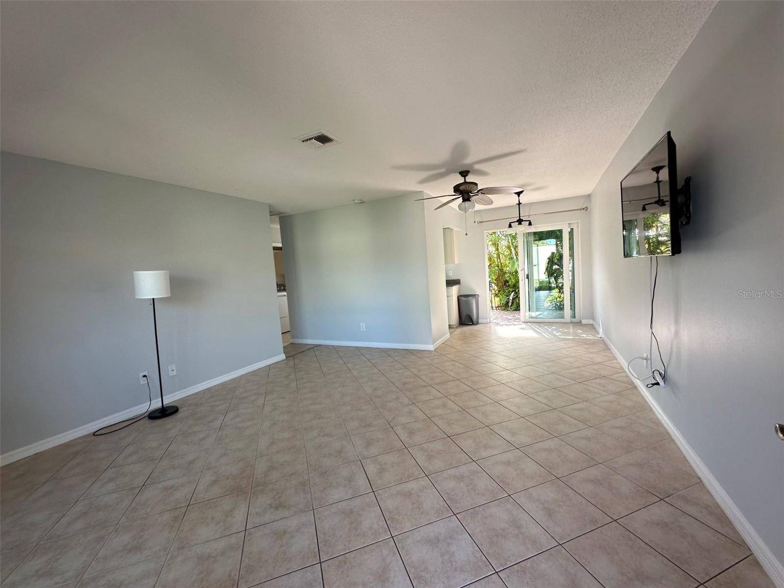 Sarasota, FL 34231,2105 PUEBLO CIR #V2