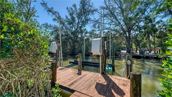 Sarasota, FL 34242,462 ISLAND CIR