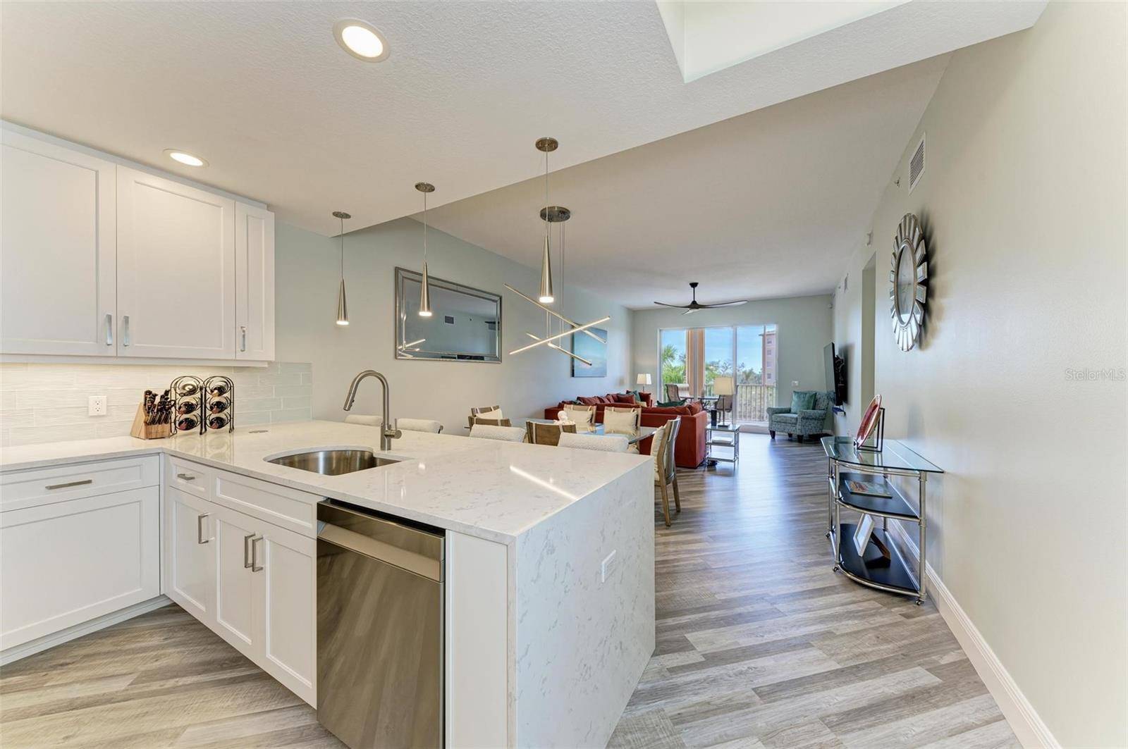 Sarasota, FL 34231,5591 CANNES CIR #403