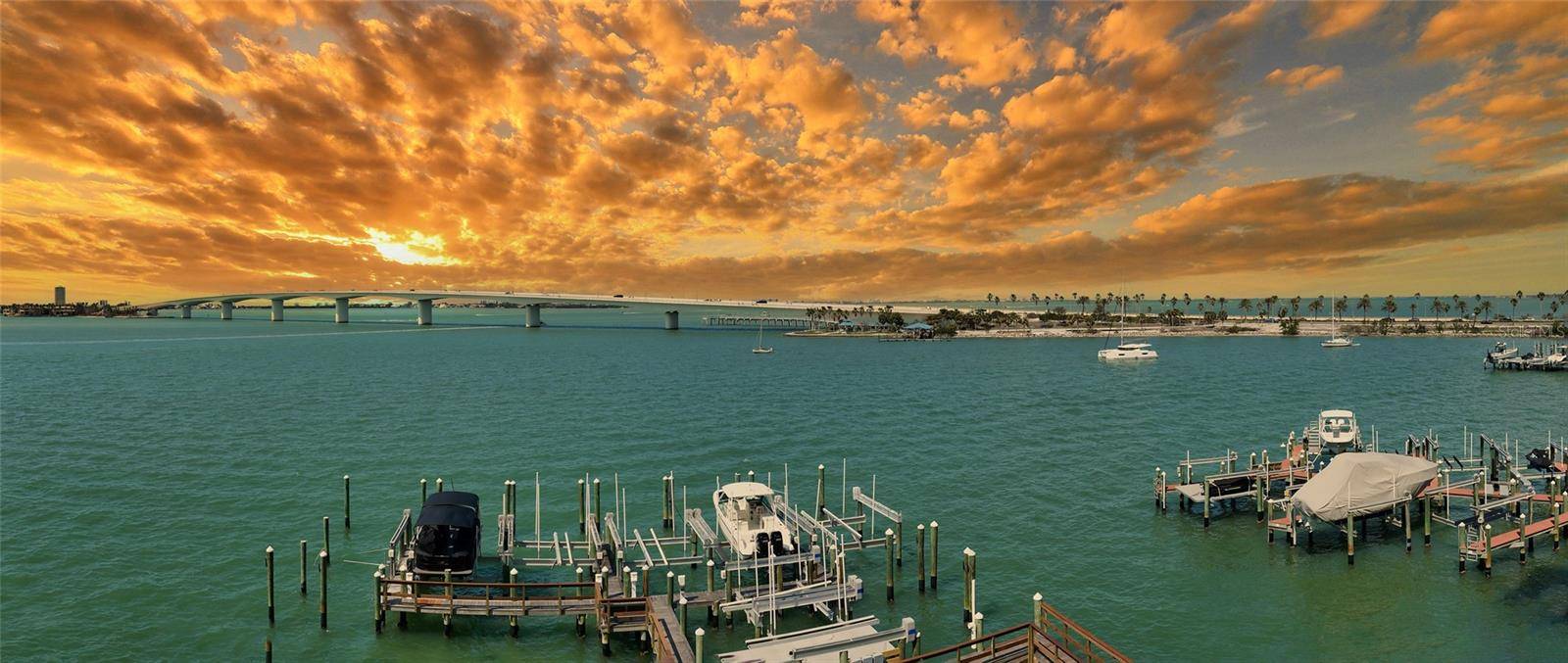 Sarasota, FL 34236,280 GOLDEN GATE PT #400