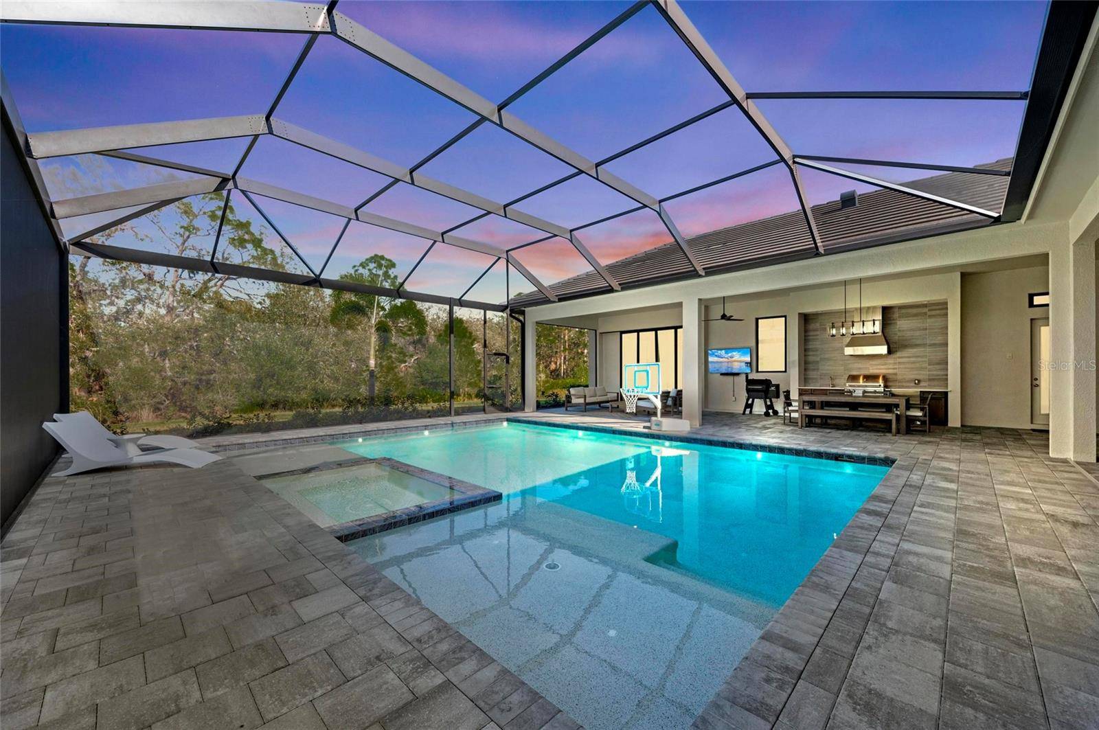 Bradenton, FL 34202,8455 LINDRICK LN