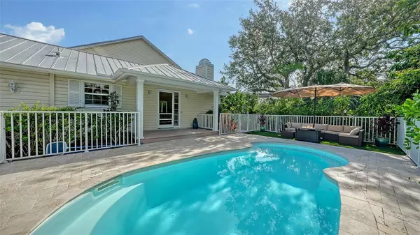 Sarasota, FL 34242,614 TROPICAL CIR