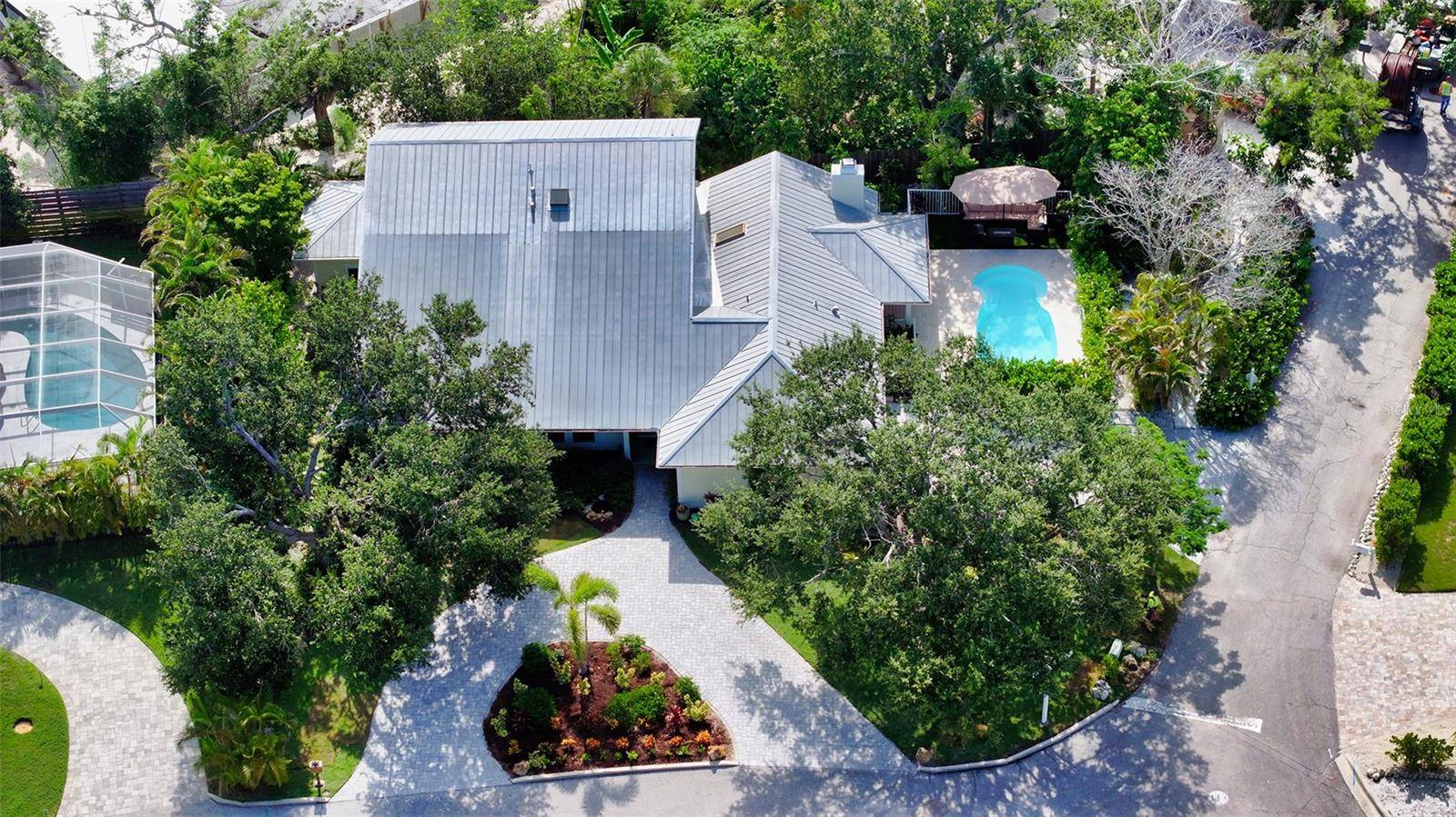 Sarasota, FL 34242,614 TROPICAL CIR