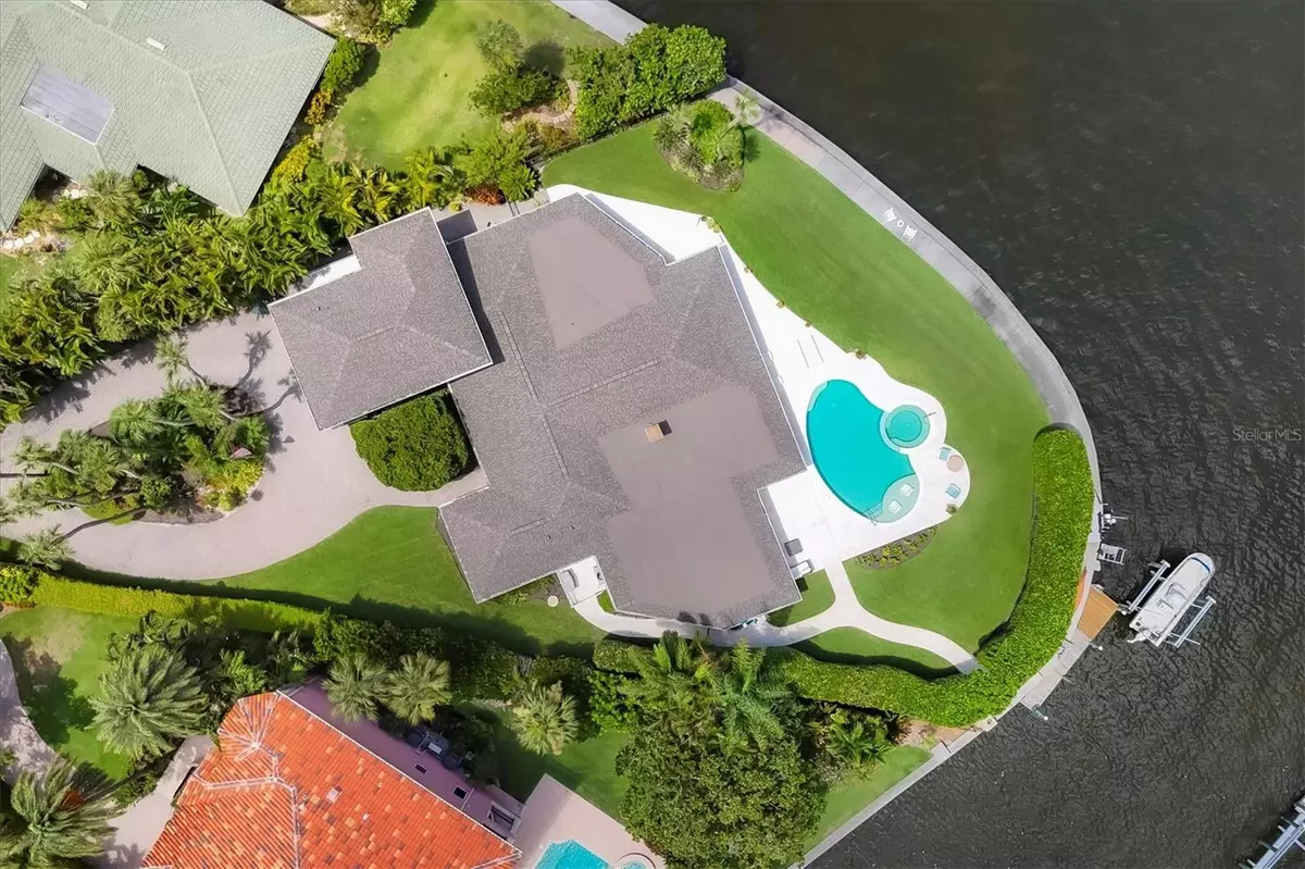 Sarasota, FL 34231,1701 SANDALWOOD DR