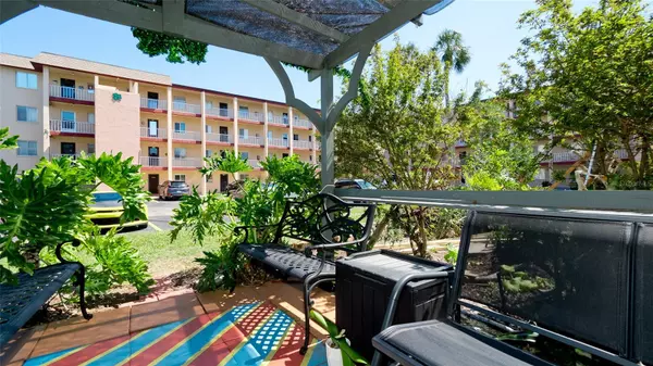 Bradenton, FL 34205,4133 HERON WAY #E202