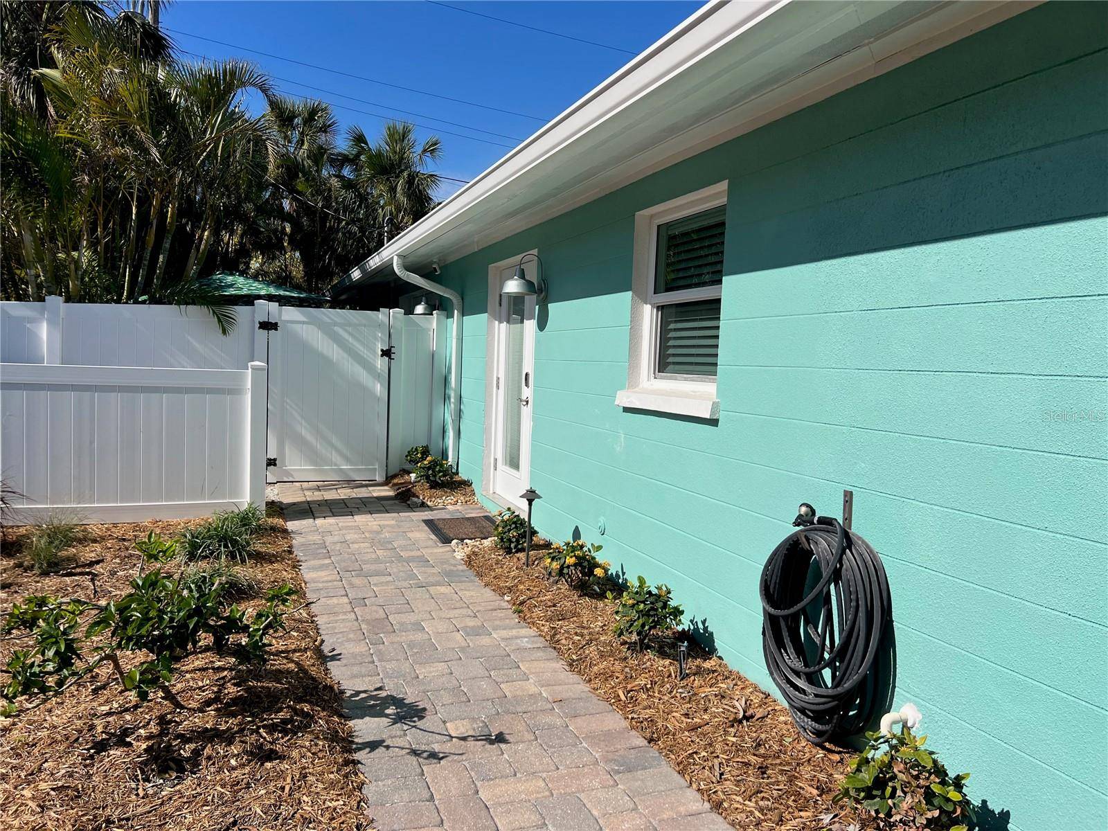 Holmes Beach, FL 34217,5802 DE PALMAS AVE