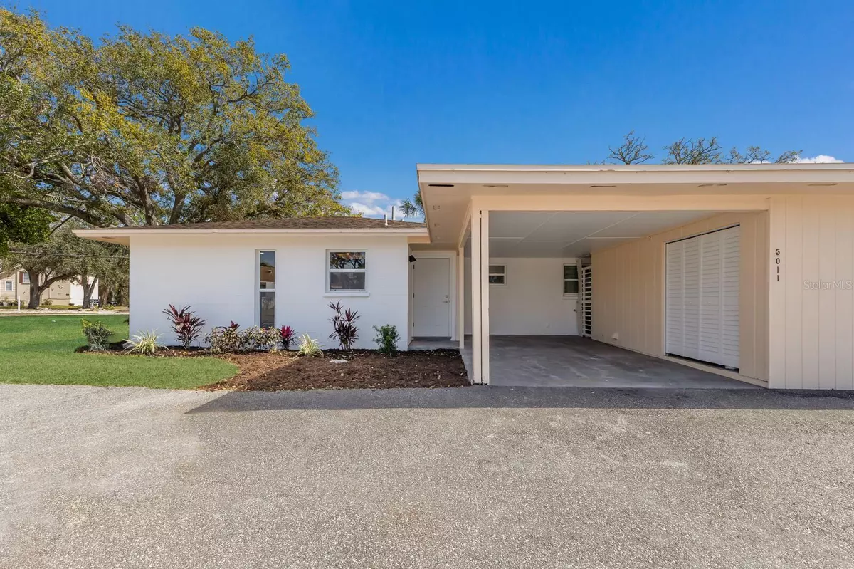 Bradenton, FL 34207,5011 LIVE OAK CIR