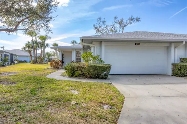 Sarasota, FL 34233,4220 CENTER POINTE LN #21