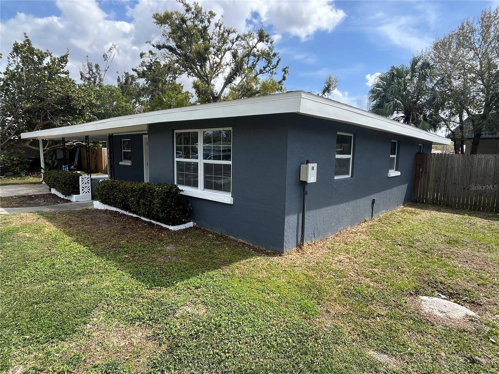 Sarasota, FL 34233,3826 CLOVER LN