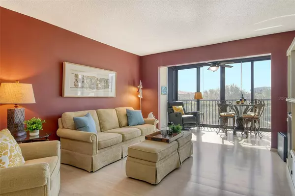Sarasota, FL 34242,5855 MIDNIGHT PASS RD #303
