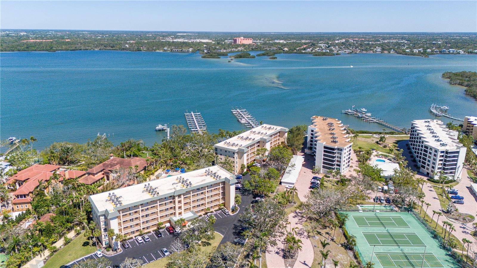 Sarasota, FL 34242,8625 MIDNIGHT PASS RD #305B