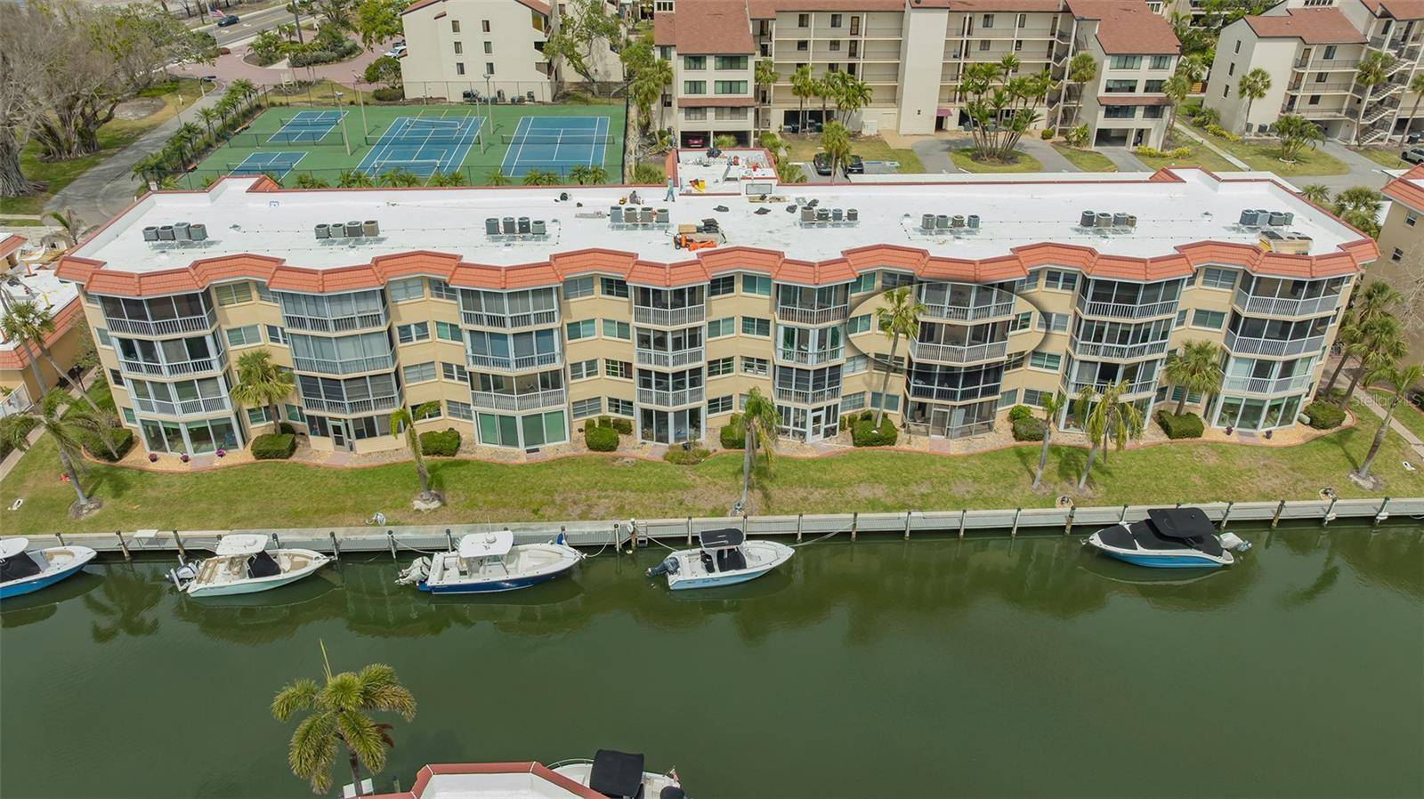 Sarasota, FL 34242,1250 N PORTOFINO DR #303