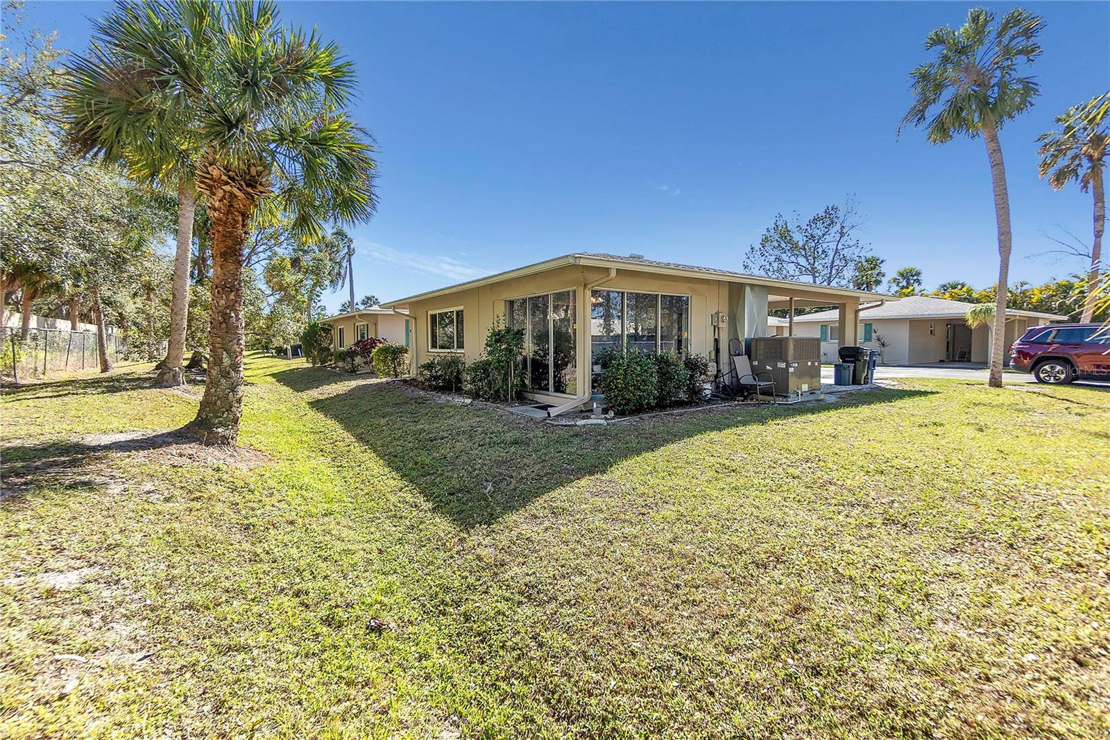 Sarasota, FL 34233,94 STRATHMORE BLVD