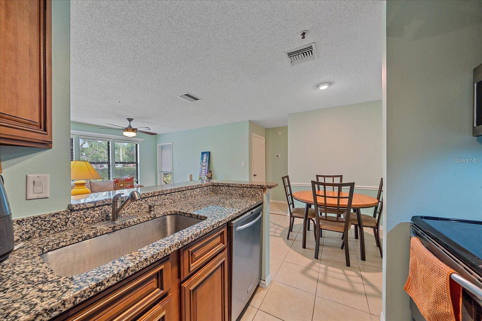 Sarasota, FL 34238,4006 CROCKERS LAKE BLVD #14