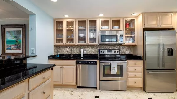 Longboat Key, FL 34228,450 GULF OF MEXICO DR #B302