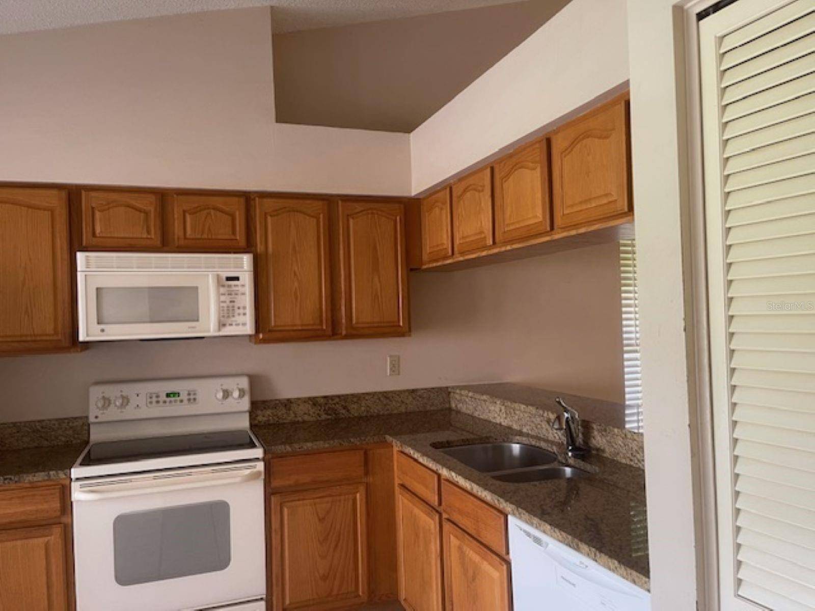 Sarasota, FL 34243,5866 CLUBSIDE DR