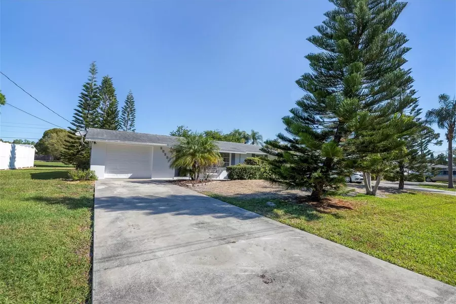 2323 DOUD ST, Sarasota, FL 34231