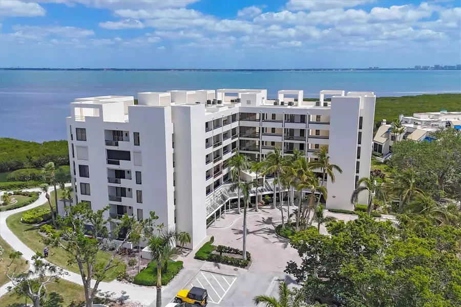 1930 HARBOURSIDE DR #142, Longboat Key, FL 34228