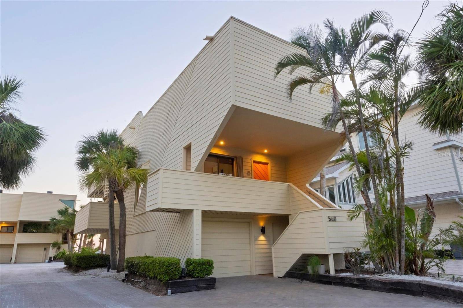 Sarasota, FL 34242,540 BEACH RD #510