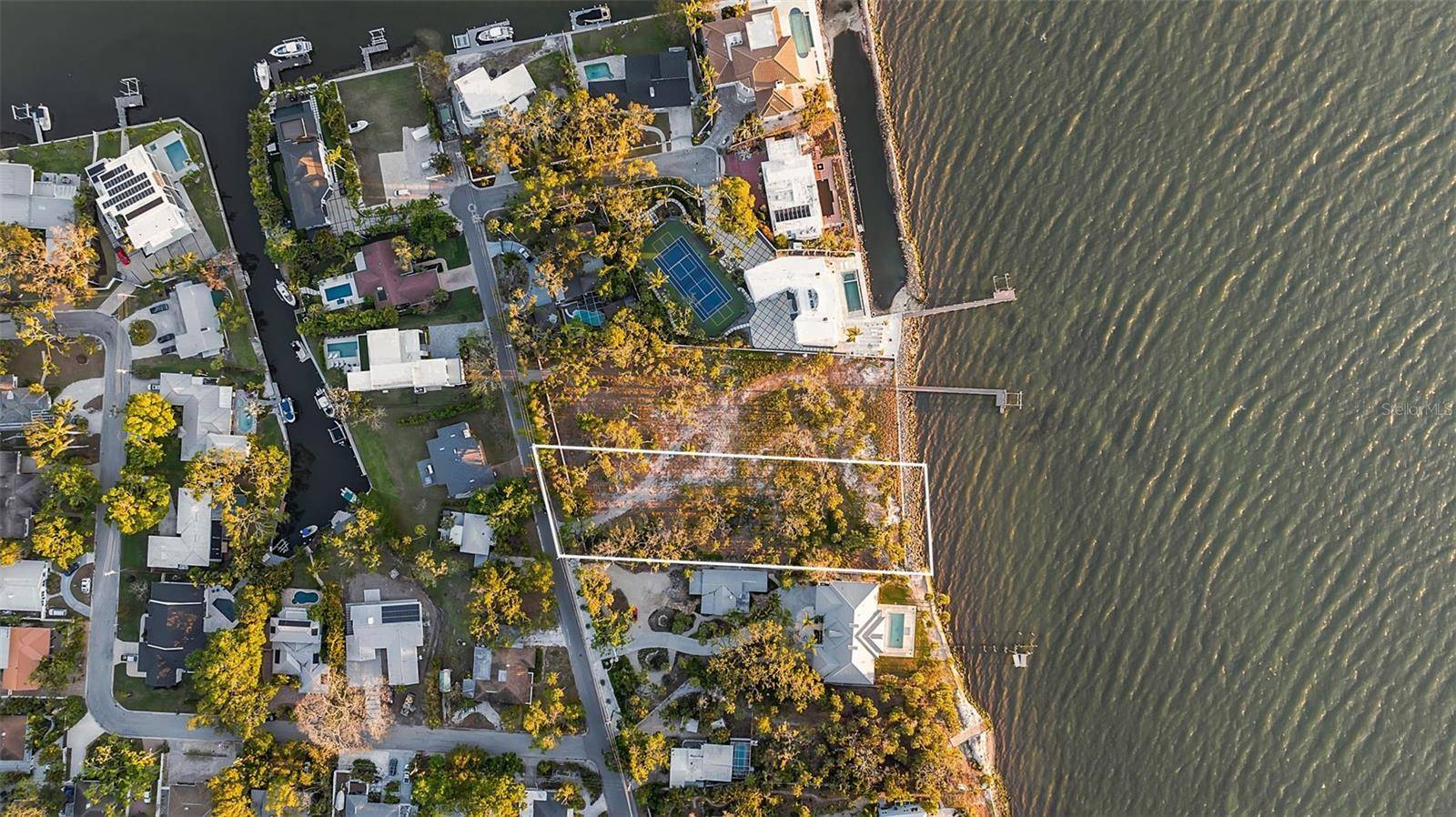 Sarasota, FL 34234,2043 ALAMEDA AVE