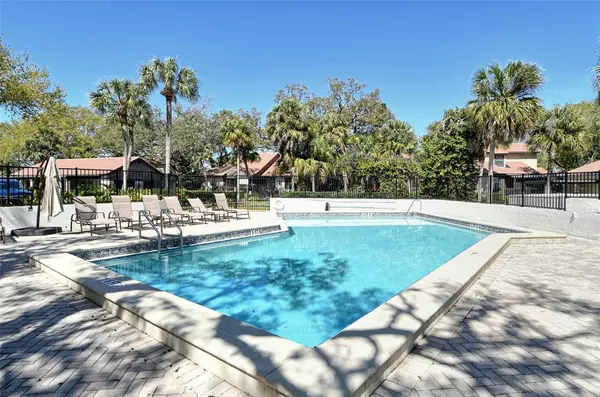 Sarasota, FL 34232,4375 TRAILS DR #17-1