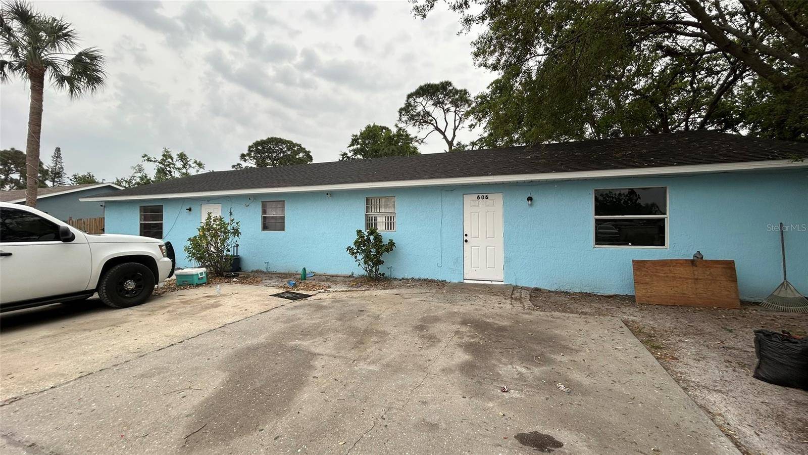 604 60TH AVENUE DR W, Bradenton, FL 34207