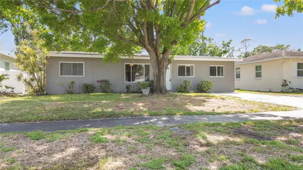 218 80TH AVE N, St Petersburg, FL 33702