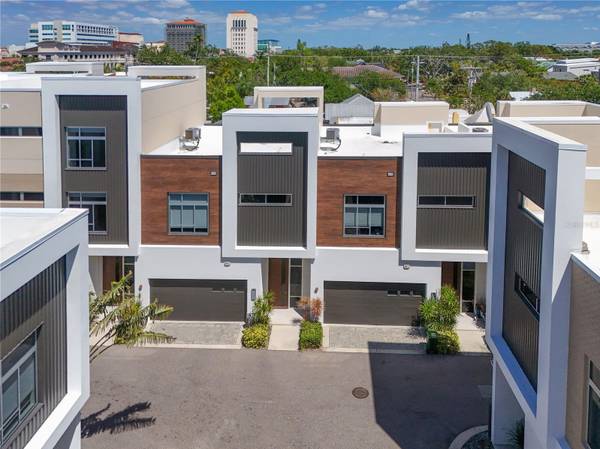 221 COSMOPOLITAN CT, Sarasota, FL 34236