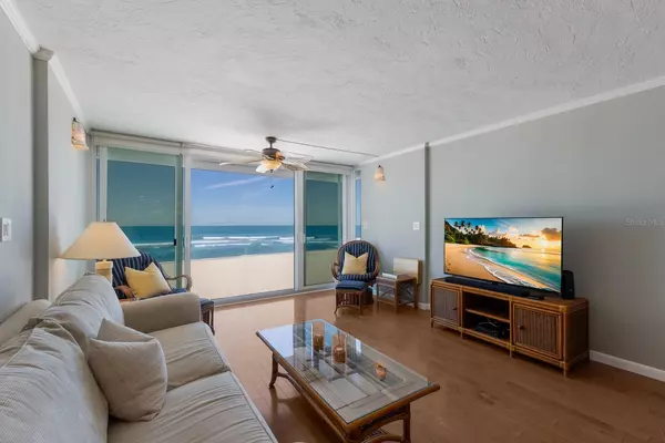 Holmes Beach, FL 34217,5300 GULF DR #204