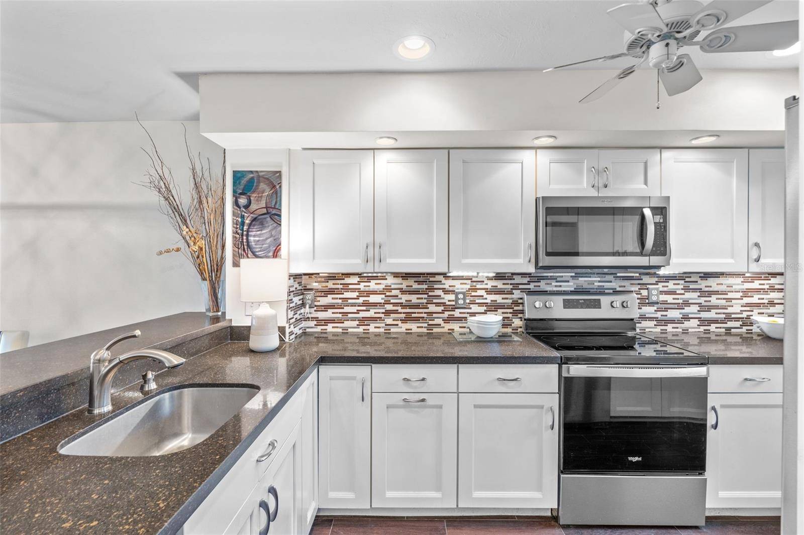 Sarasota, FL 34242,1233 DOCKSIDE PL #207