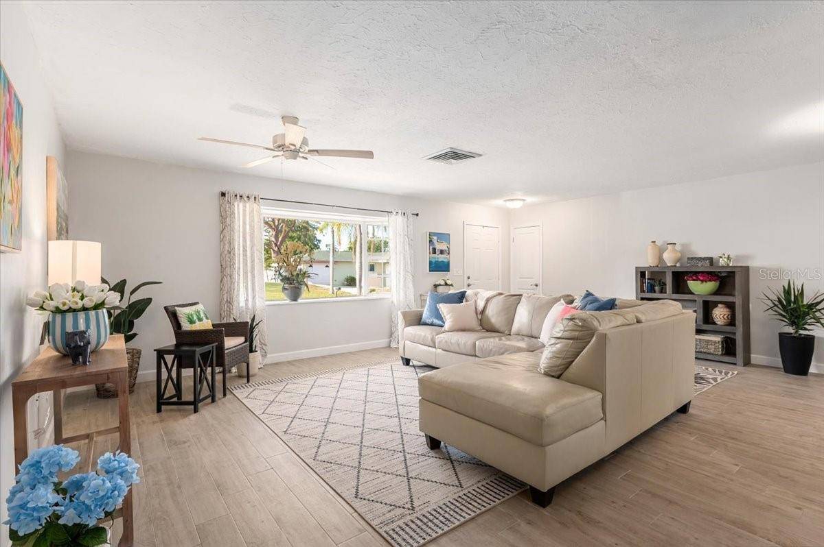 Sarasota, FL 34231,2933 MAYFLOWER ST